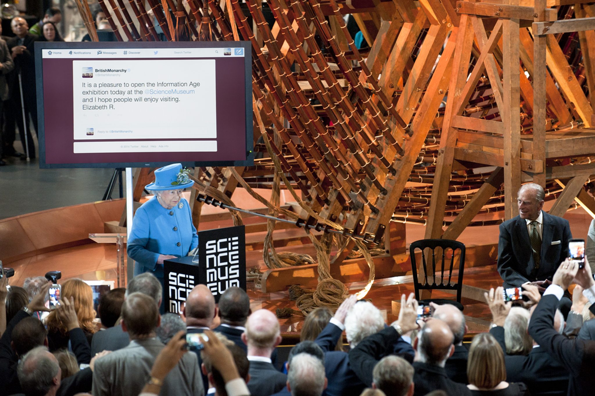 HM-Queen-Elizabeth-II-opens-Information-Age-with-a-Tweet-credit-Science-Museum-London-2048×1363 Queen Elizabeth II public speaking